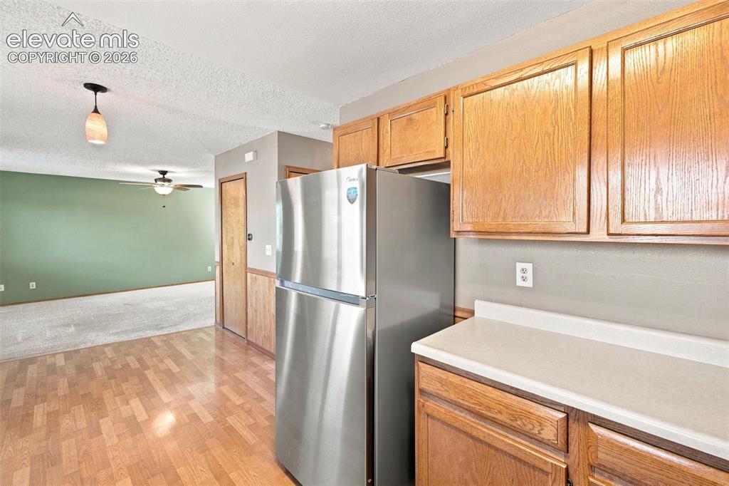 Image 16 of 43: Kitchen