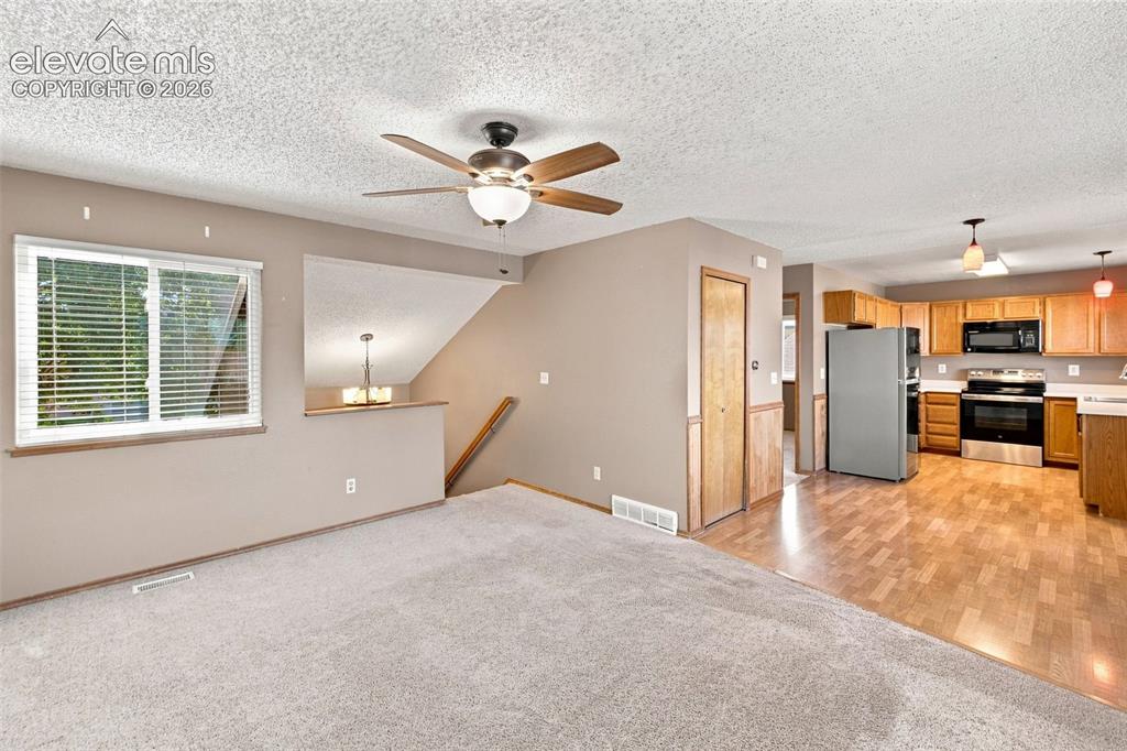 Image 17 of 43: Living Room