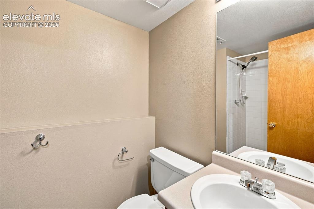 Image 24 of 43: Bathroom
