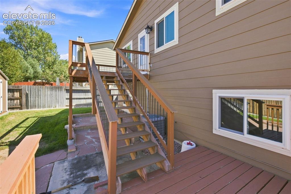 Image 5 of 43: Yard