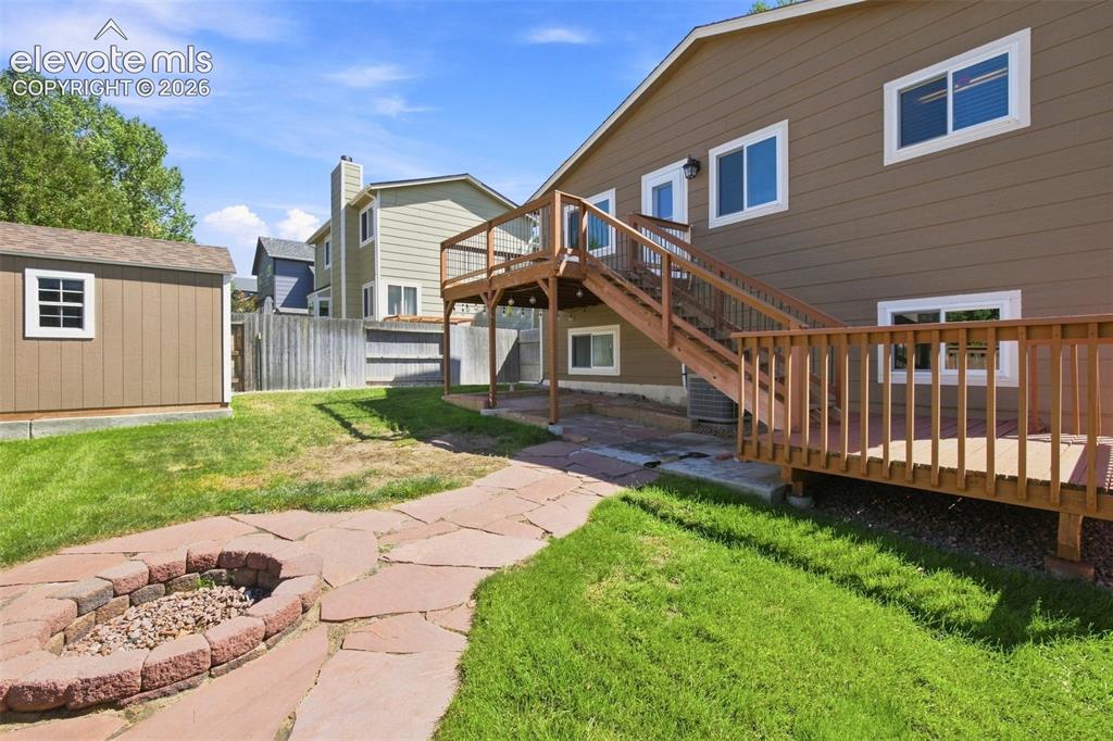Image 8 of 43: Yard