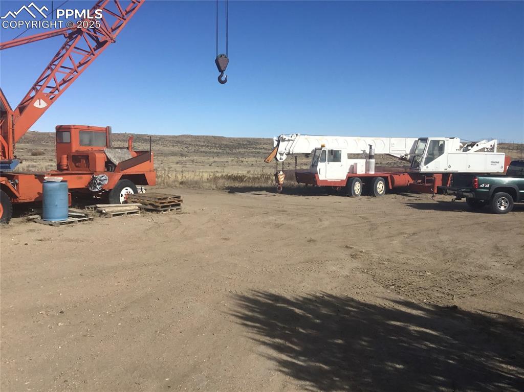 Image 15 of 25: Yard