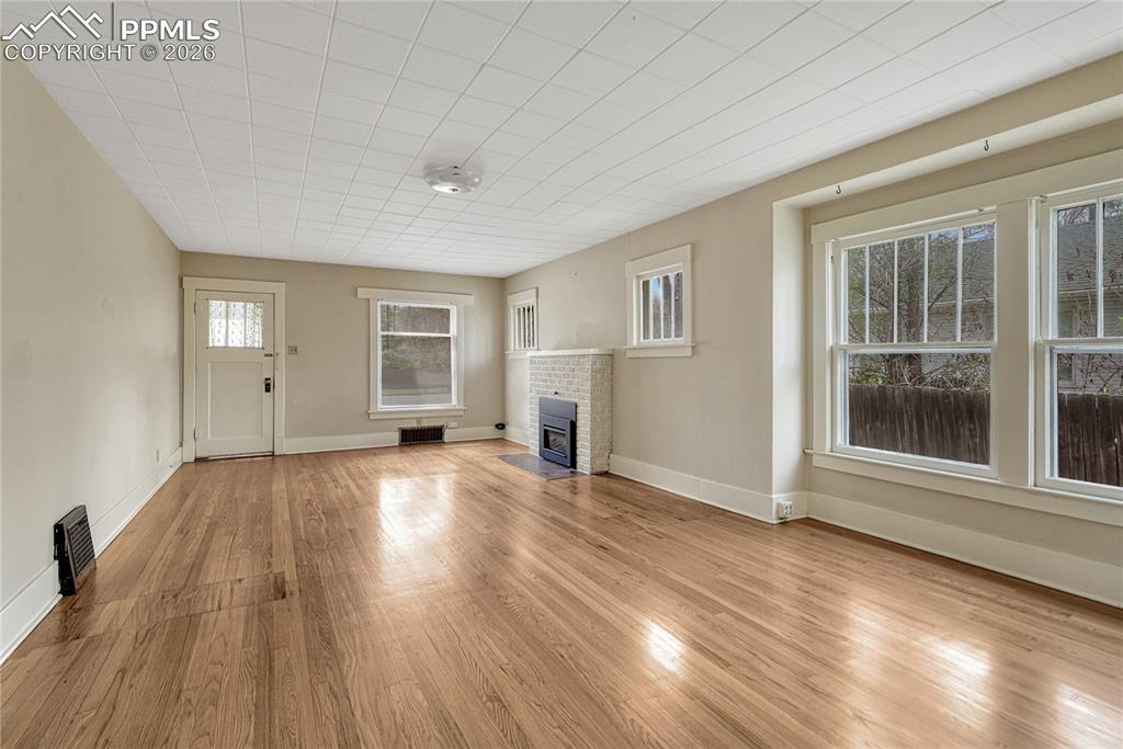 Image 10 of 38: Living Room