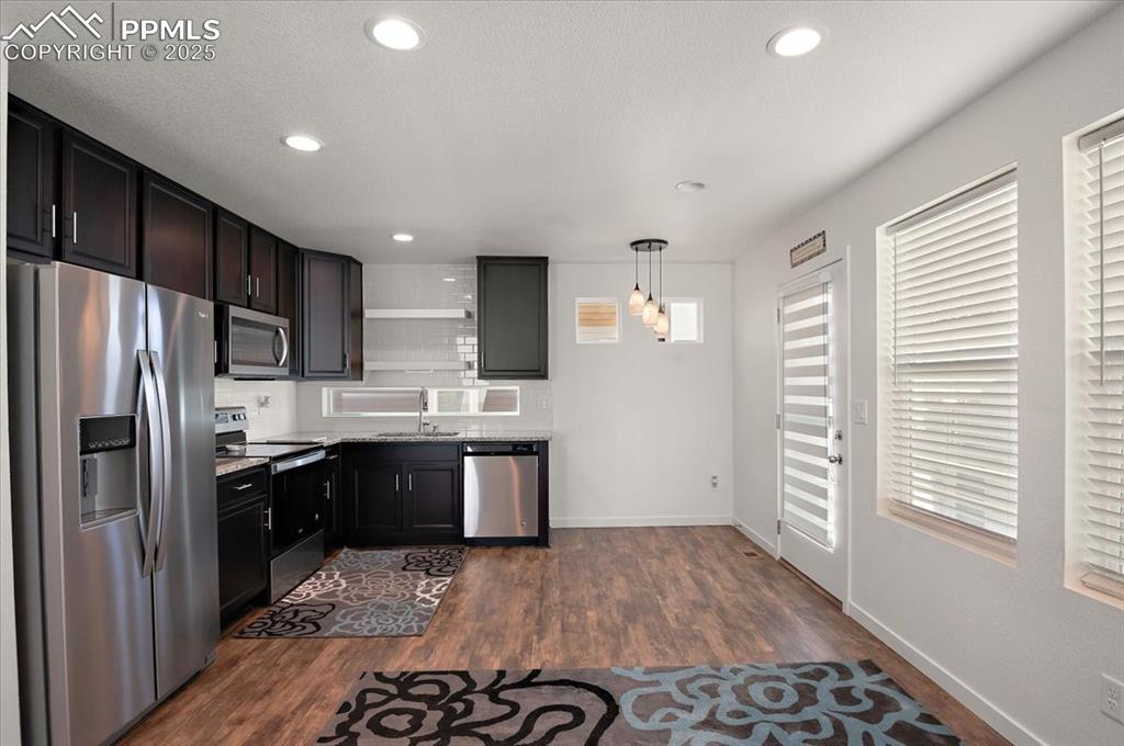 Image 10 of 27: Kitchen