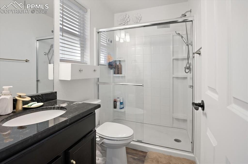 Image 13 of 27: Bathroom