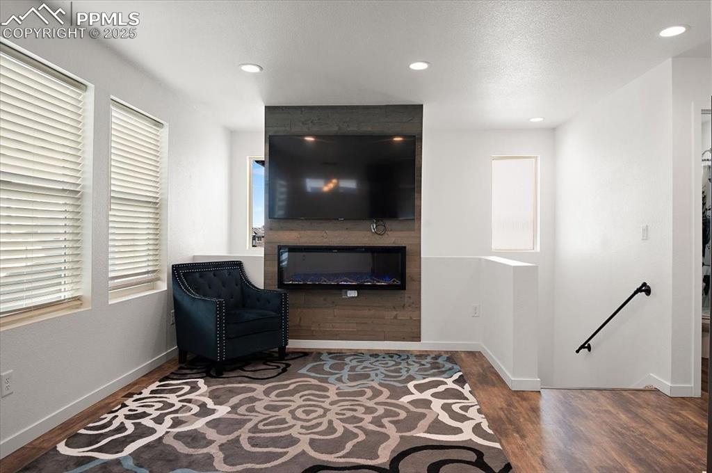 Image 6 of 27: Sitting Room