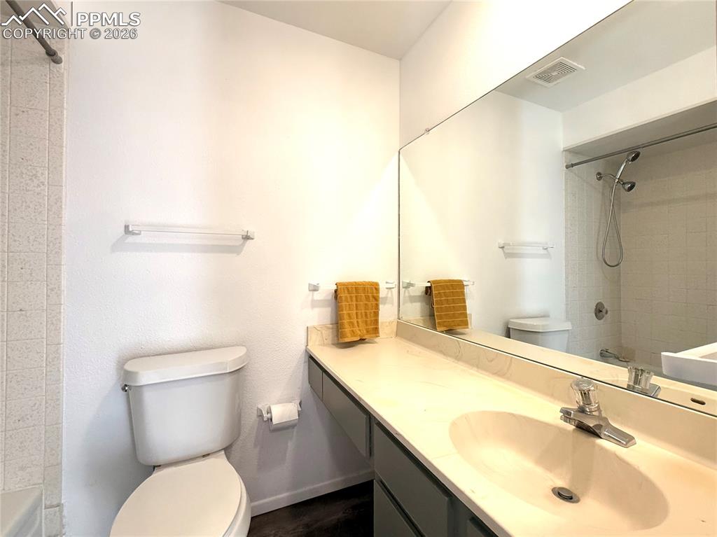 Image 13 of 30: Bathroom