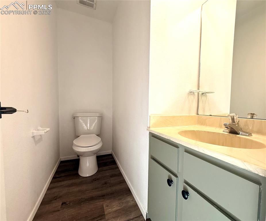 Image 28 of 30: Bathroom