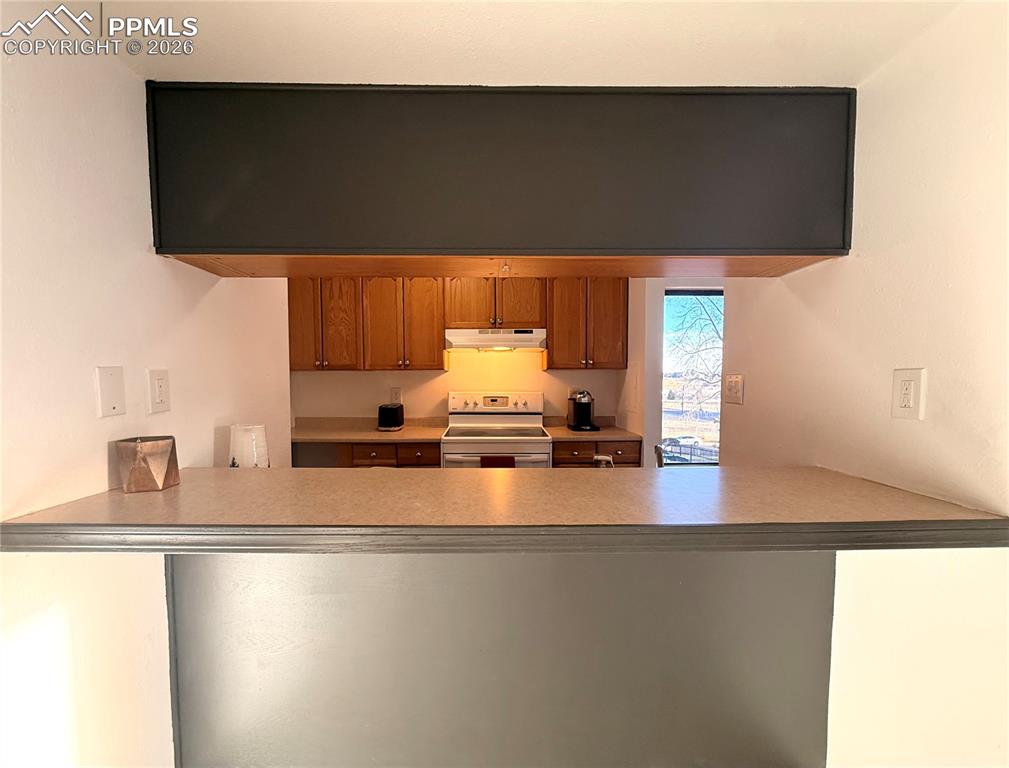 Image 4 of 30: Kitchen