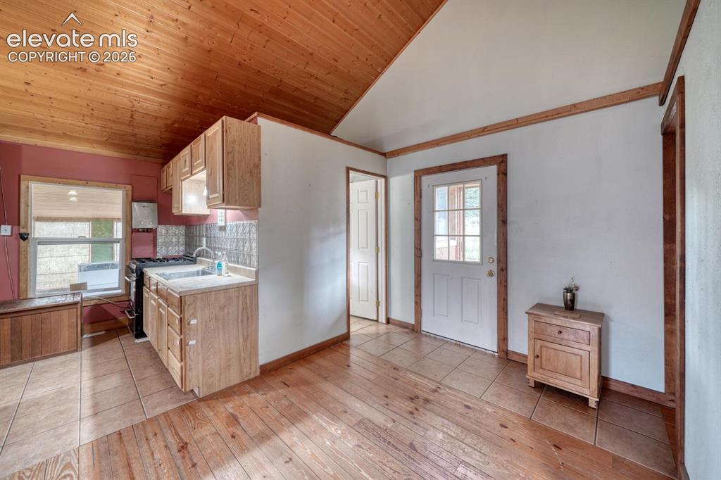 Image 7 of 39: Kitchen