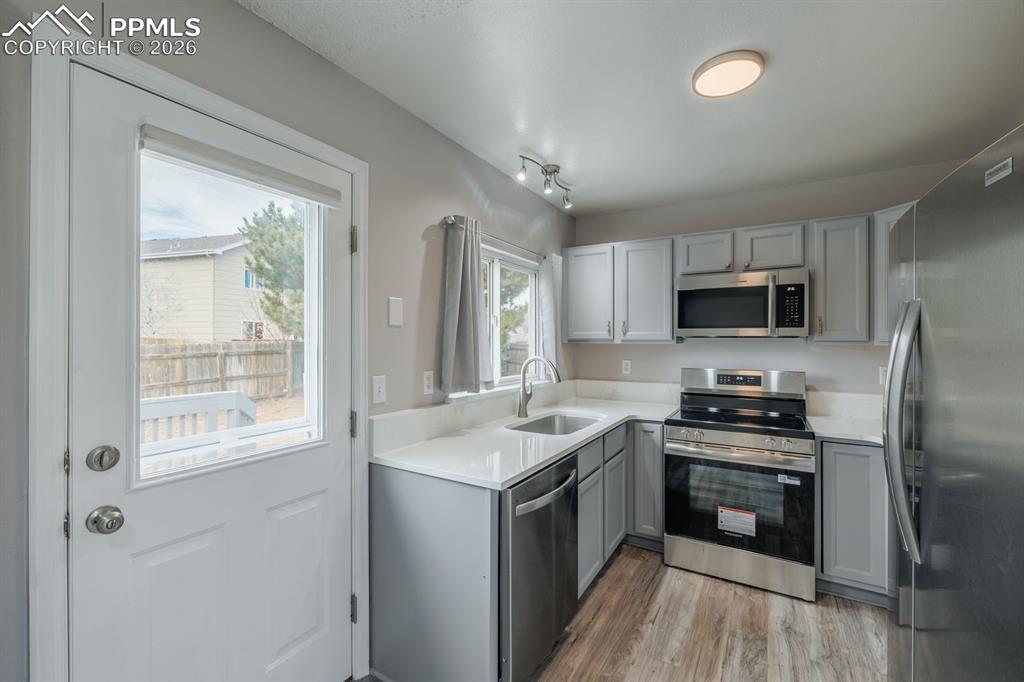 Image 10 of 37: Kitchen