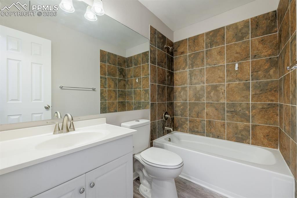 Image 16 of 37: Bathroom