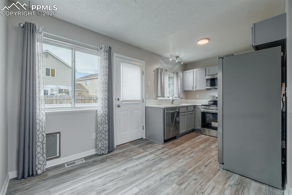 Image 9 of 37: Kitchen