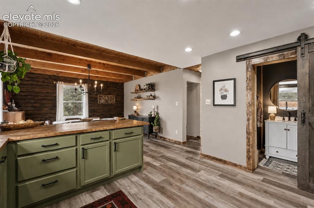 Image 11 of 46: Kitchen