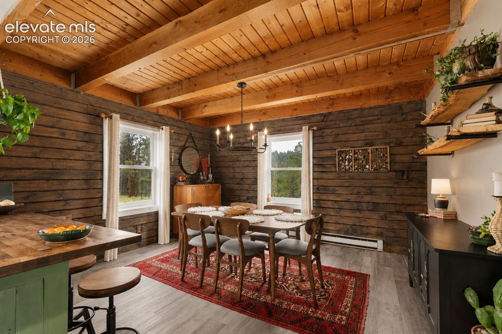 Image 13 of 46: Dining Area