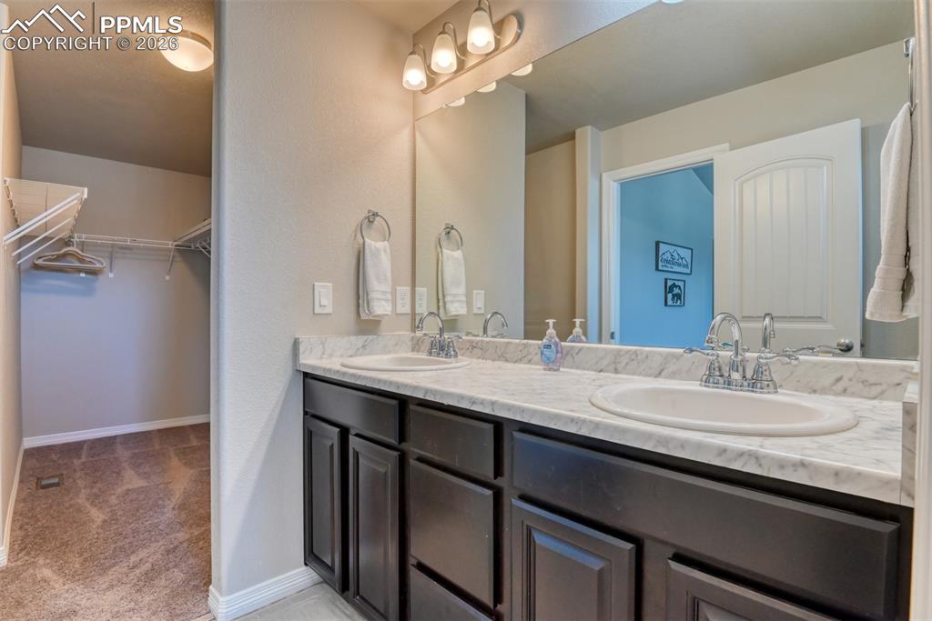 Image 11 of 21: Bathroom