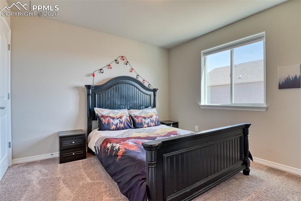 Image 14 of 21: Bedroom