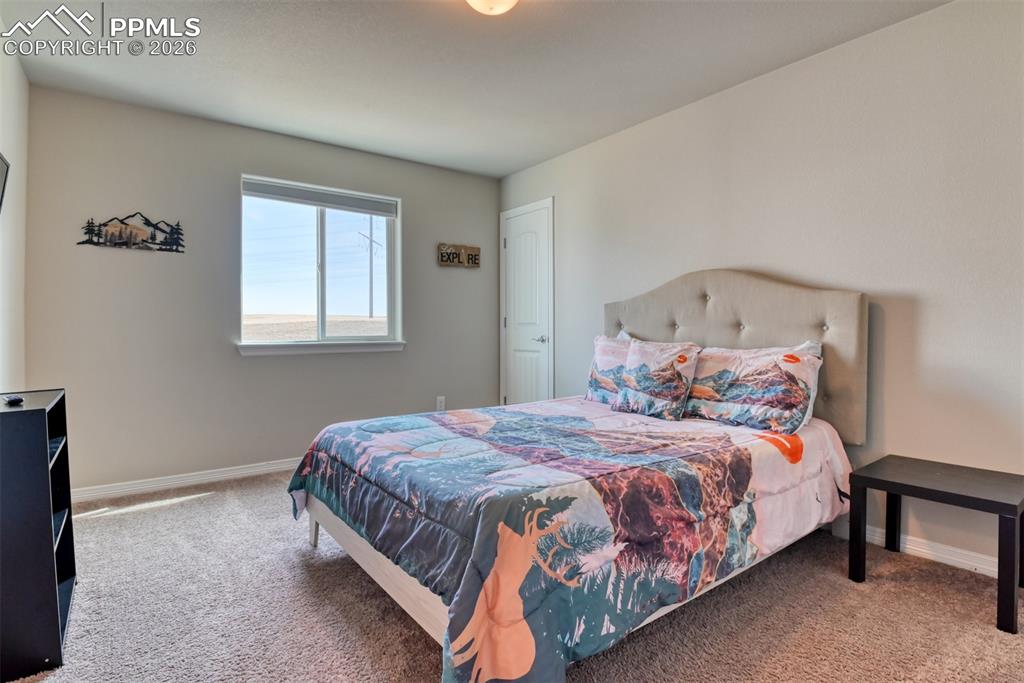 Image 17 of 21: Bedroom