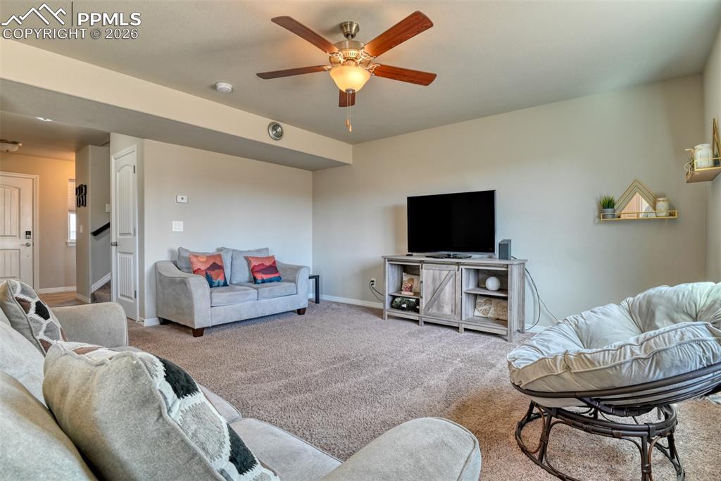 Image 2 of 21: Living Room