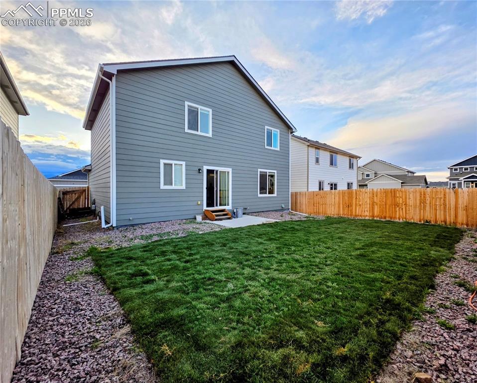 Image 20 of 21: Back of Structure