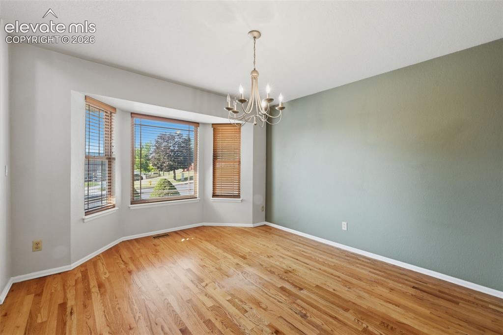 Image 8 of 50: Dining Room