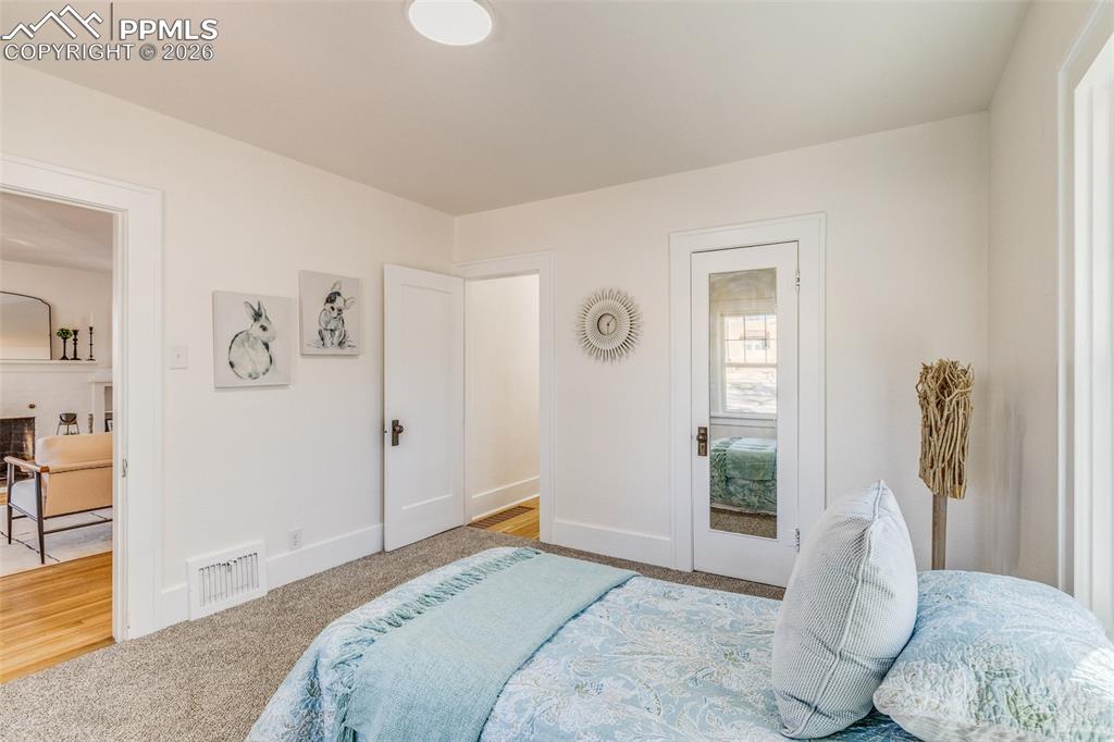 Image 15 of 40: Bedroom