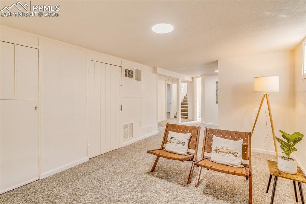 Image 25 of 40: Family Room