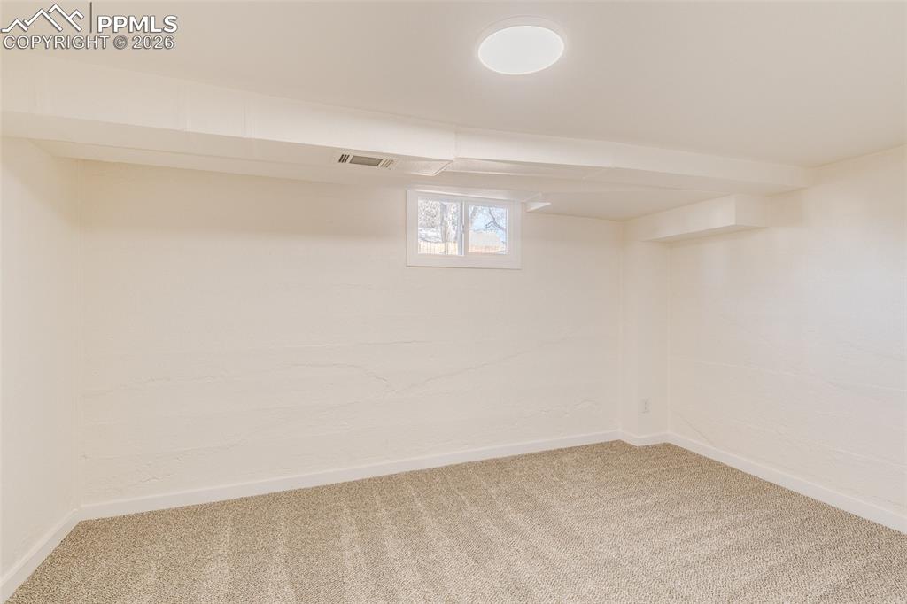 Image 26 of 40: Bedroom