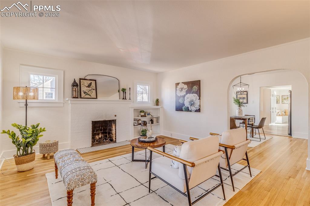 Image 4 of 40: Living Room