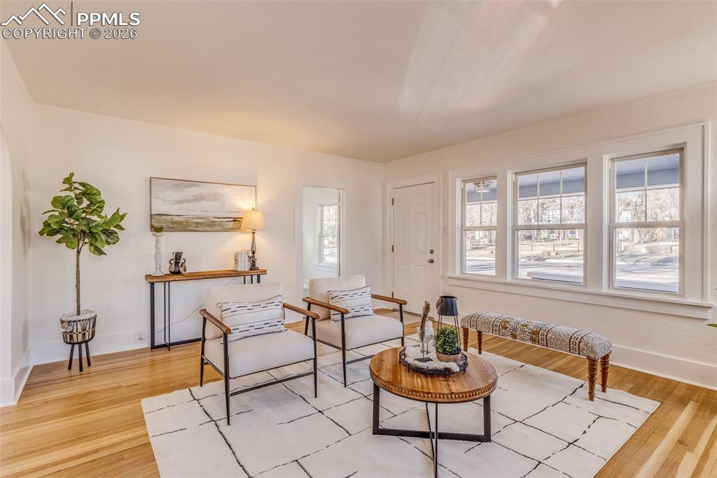 Image 6 of 40: Living Room