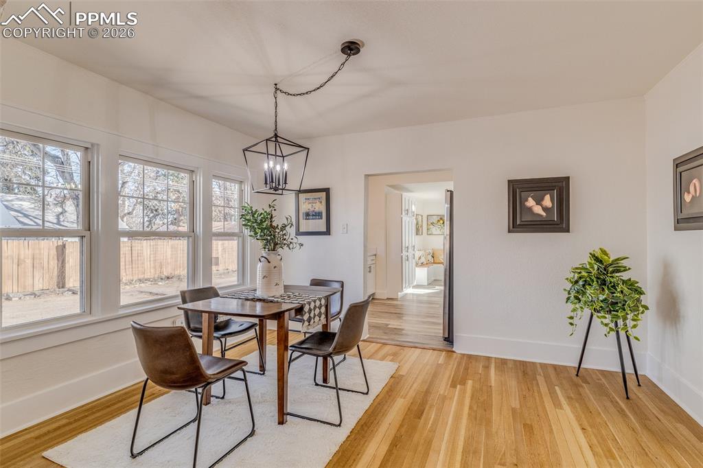 Image 8 of 40: Dining Area