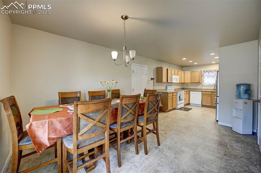 Image 13 of 37: Dining Area