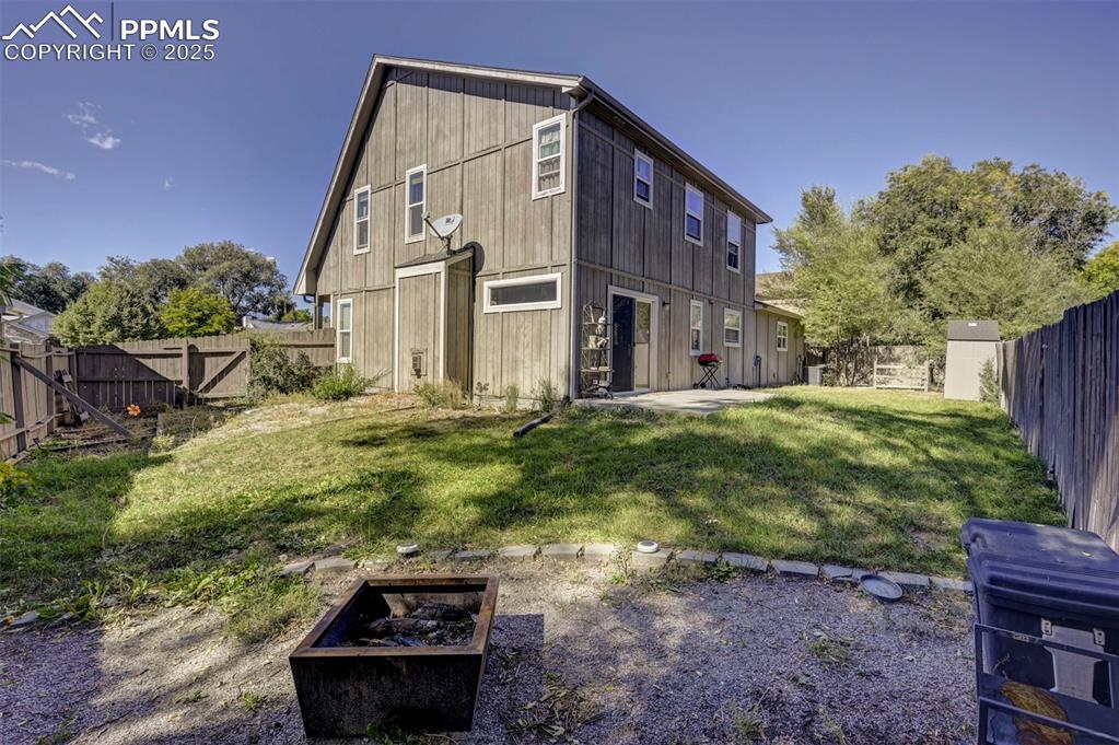 Image 30 of 37: Back of Structure