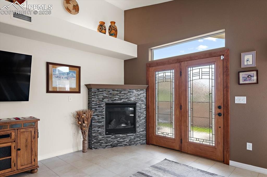 Image 15 of 38: Entry