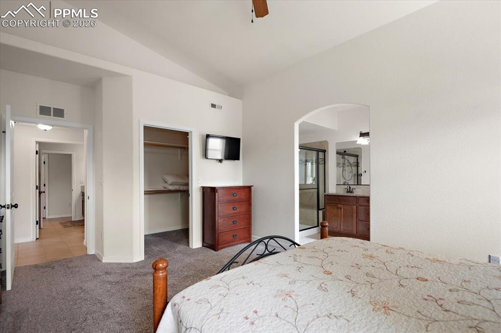 Image 25 of 38: Bedroom