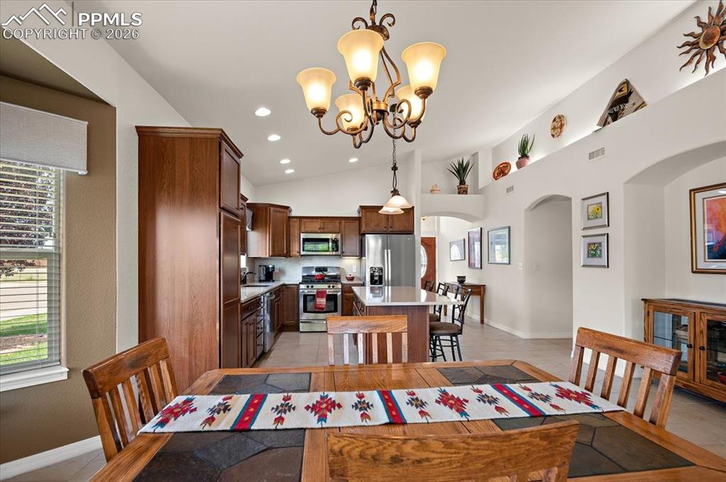 Image 8 of 38: Dining Area