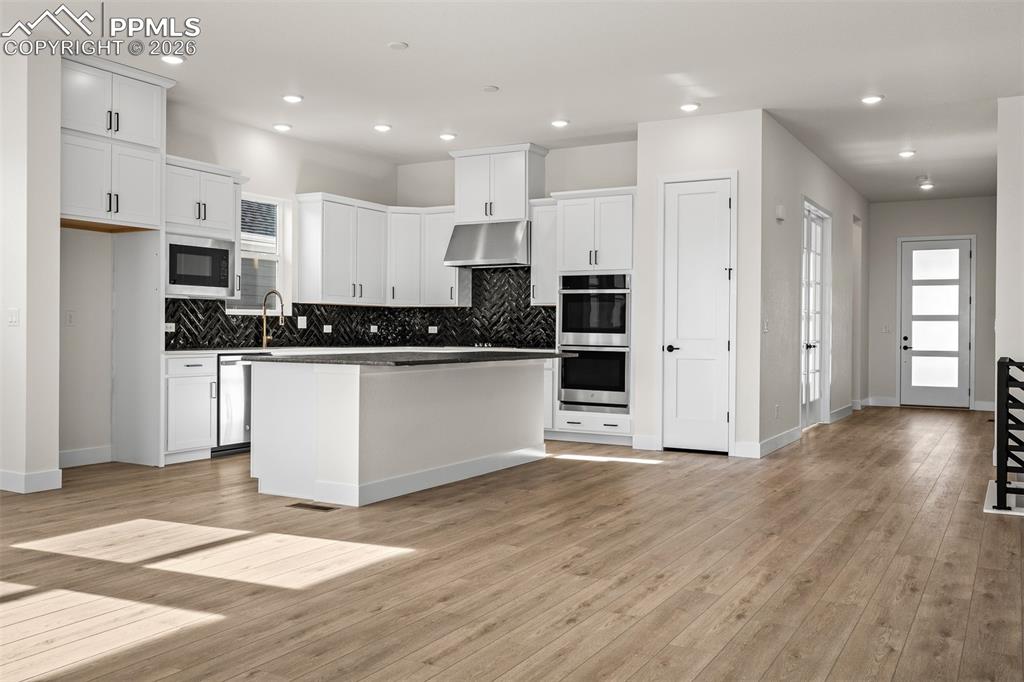 Image 11 of 45: Kitchen