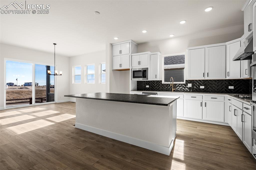 Image 12 of 45: Kitchen