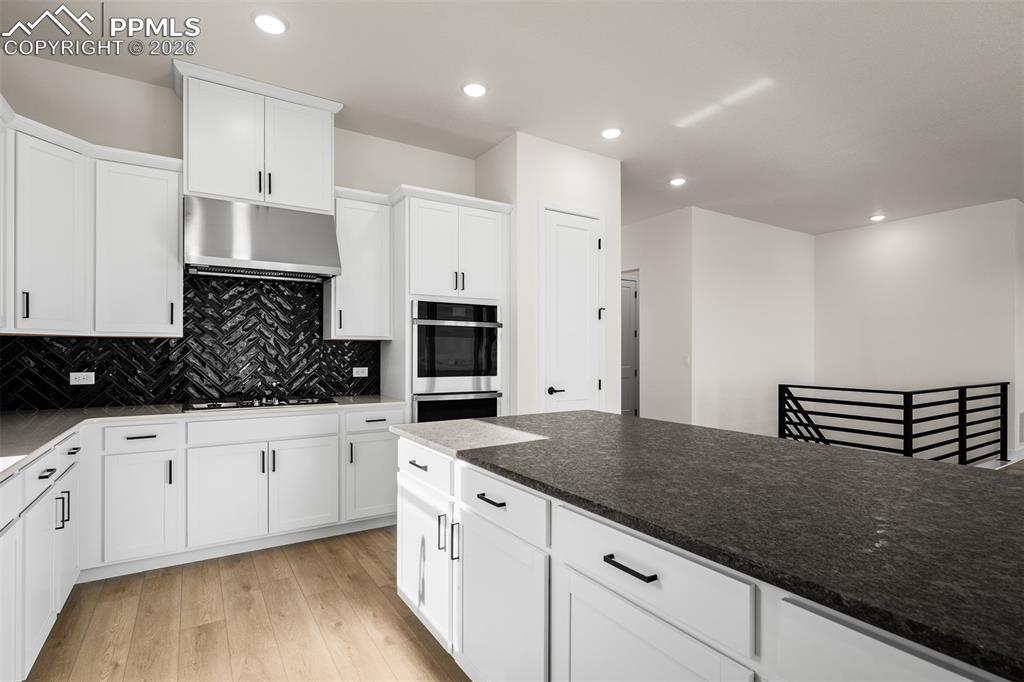 Image 15 of 45: Kitchen