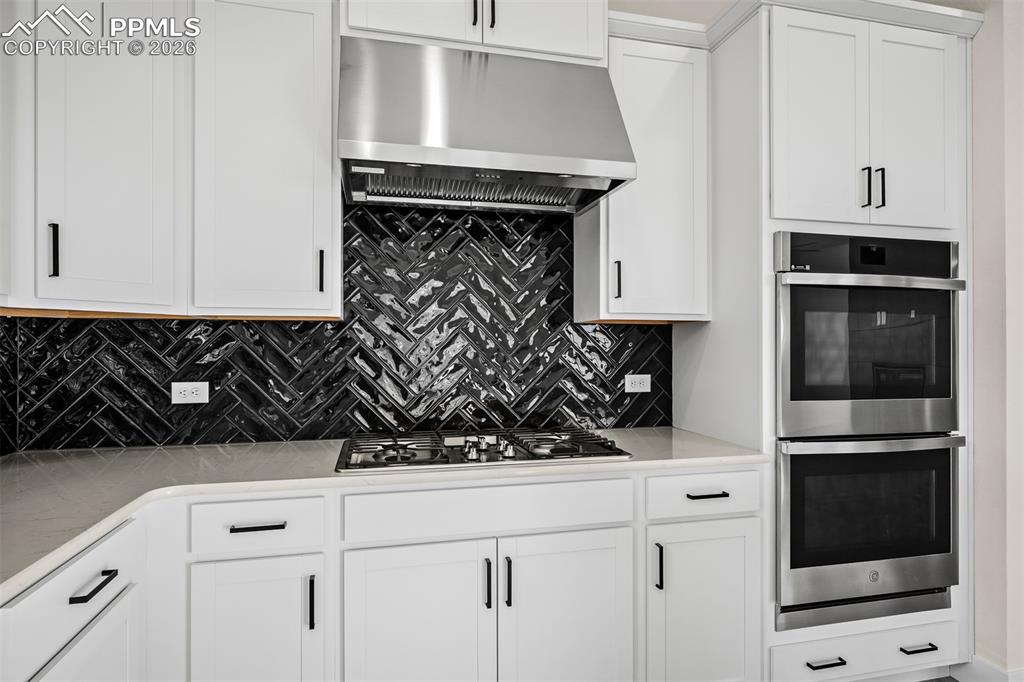 Image 16 of 45: Kitchen