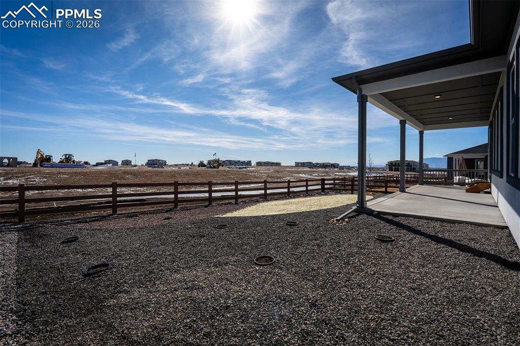 Image 44 of 45: Yard