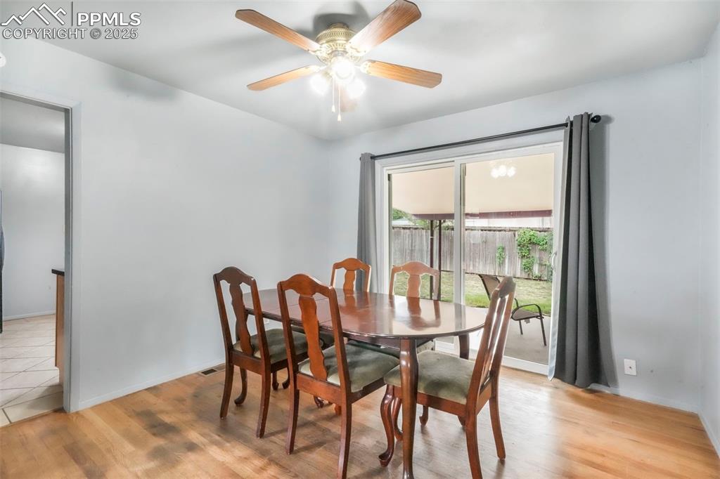 Image 8 of 50: Dining Area