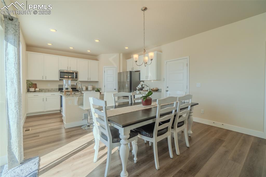 Image 15 of 49: Dining Area