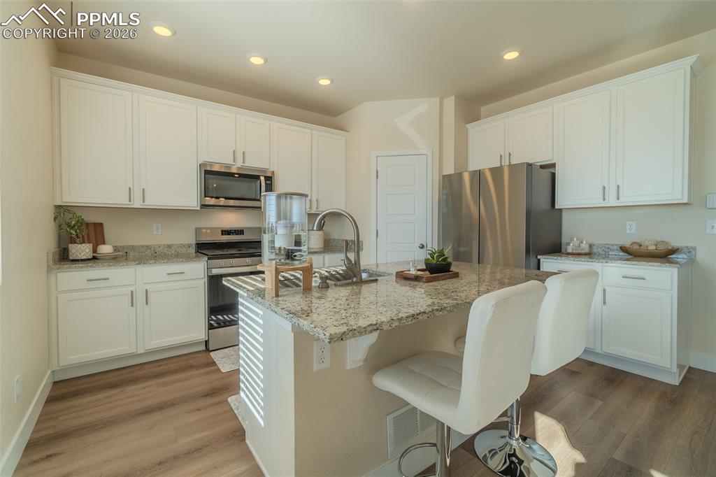 Image 18 of 49: Kitchen