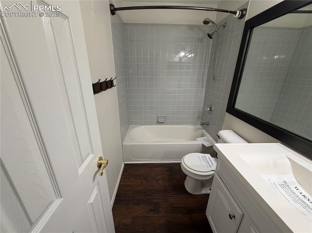 Image 14 of 21: Bathroom