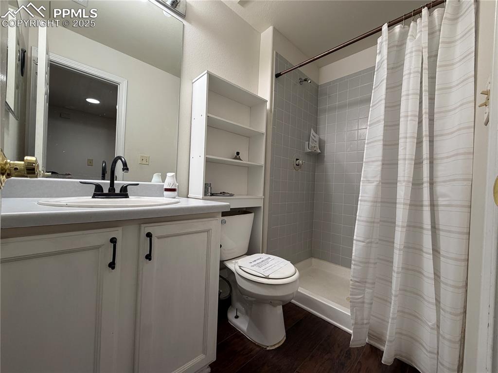 Image 20 of 21: Bathroom