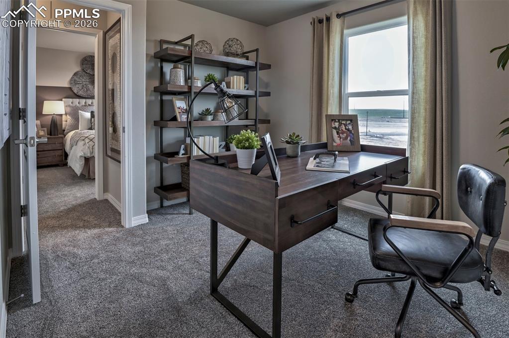 Image 18 of 41: Office