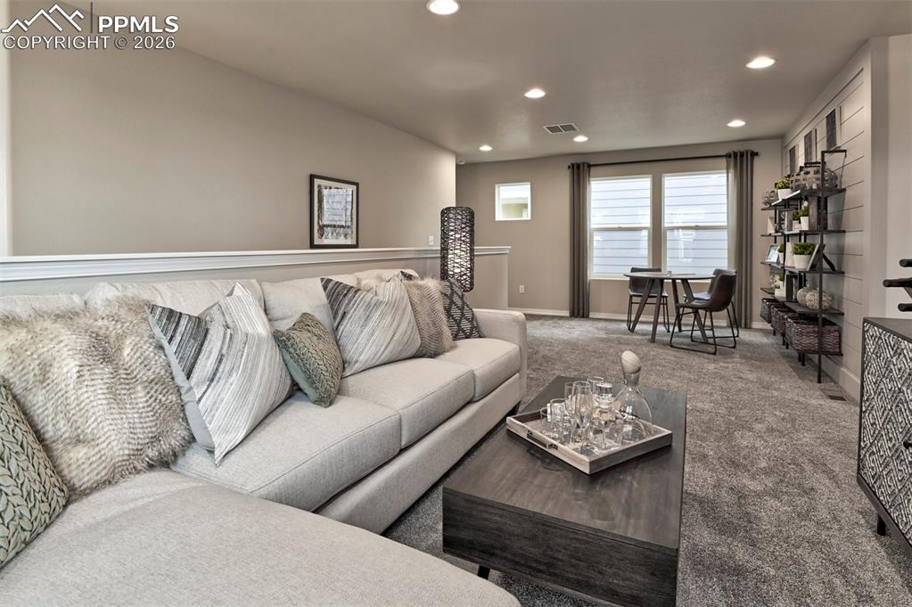 Image 36 of 41: Living Room