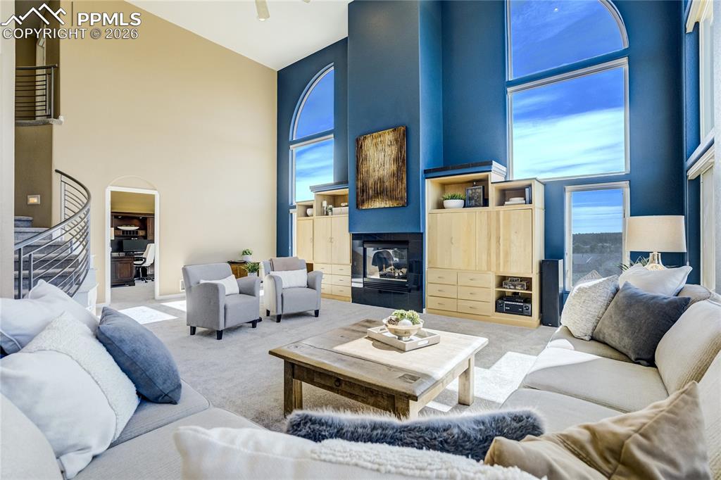 Image 13 of 50: Great Room