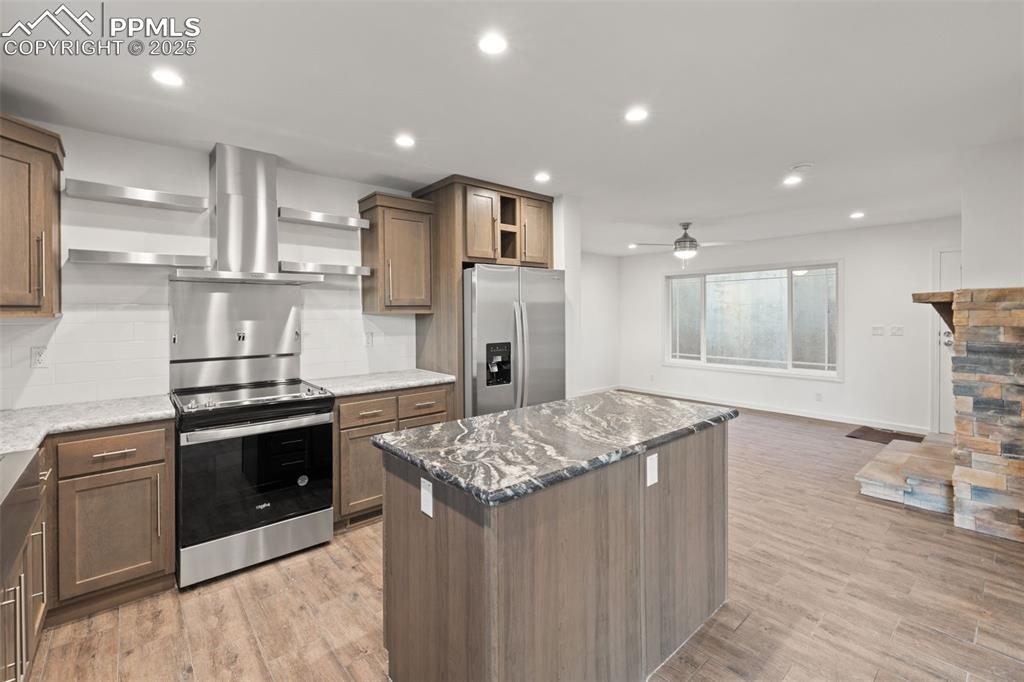 Image 10 of 35: Kitchen